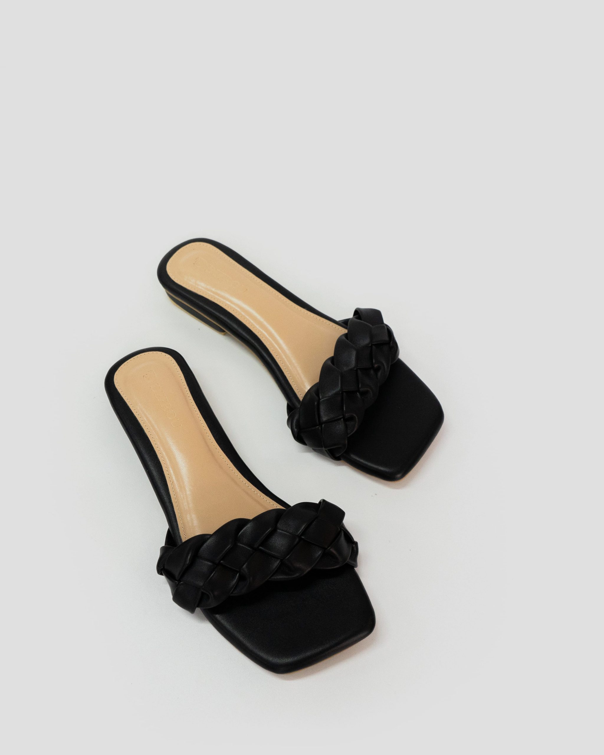 Hanna Flat Sandals – Black – DEFROU